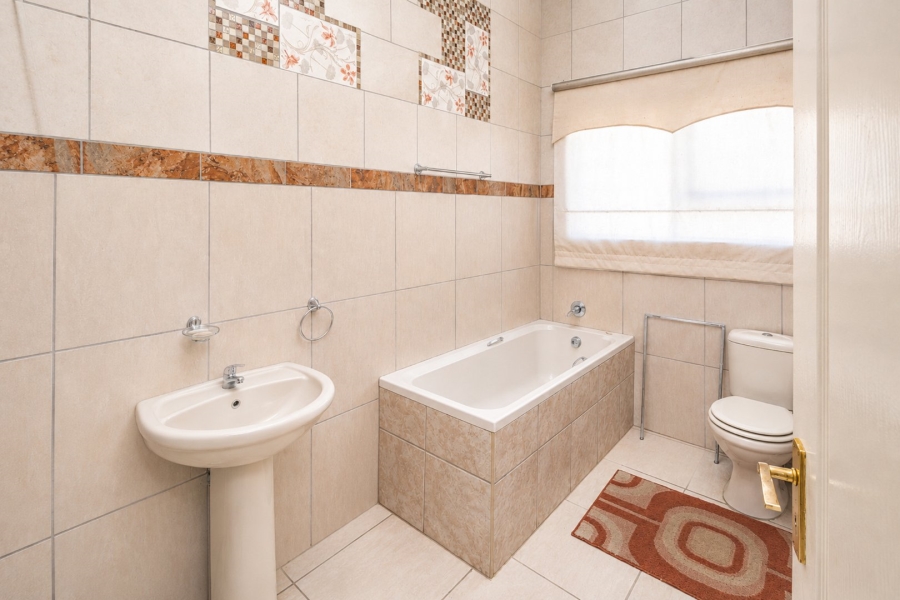 4 Bedroom Property for Sale in Kosmos Ridge North West